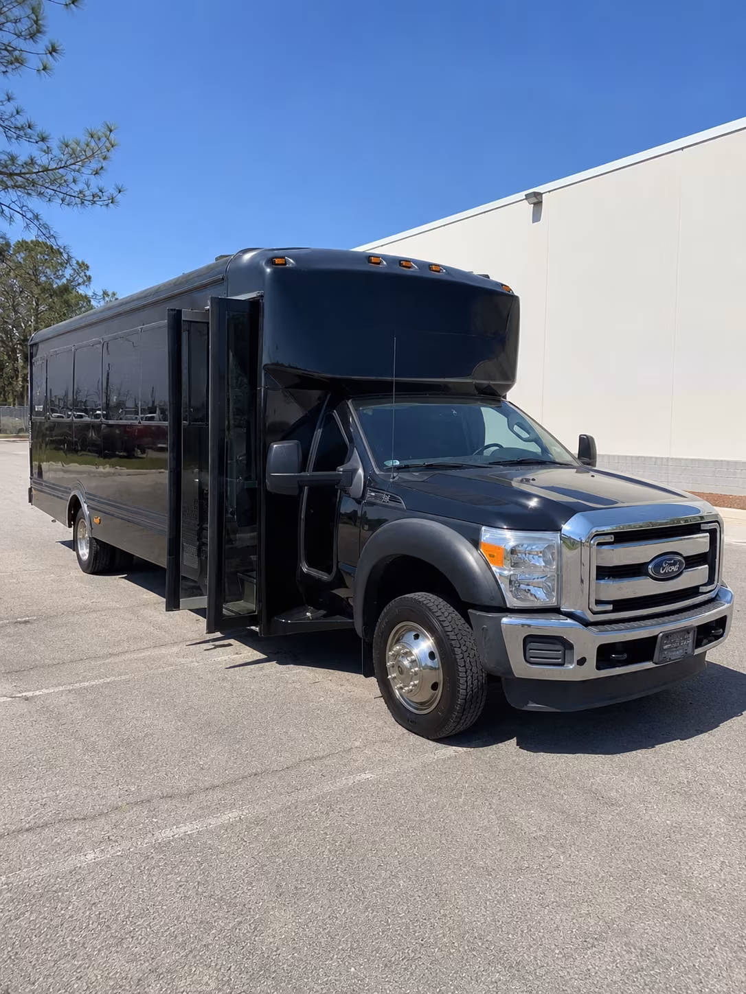 Longmont Winery Tour & Pub Crawl Transportation